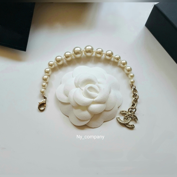 (SLAE)Chanel Crystal CC Logo Pearl Bracelet Brand New - Picture 3 of 4